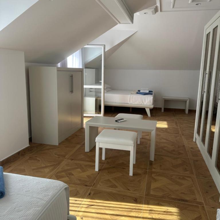 Hotel RR - Family Room with Sea View - 3