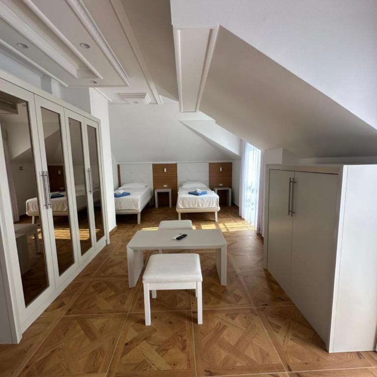 Hotel RR - Family Room with Sea View - 7