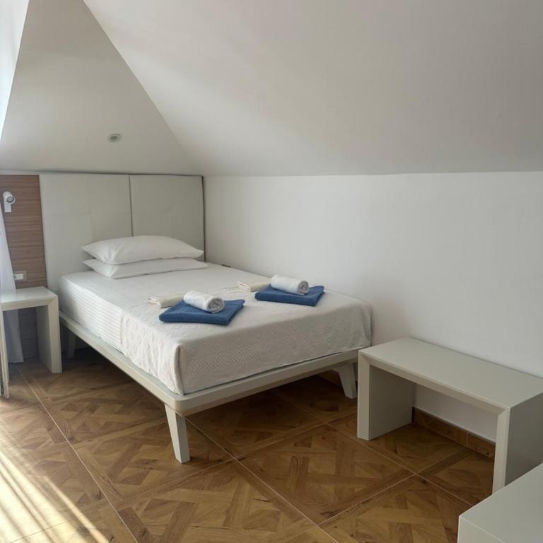 Hotel RR - Family Room with Sea View - 9