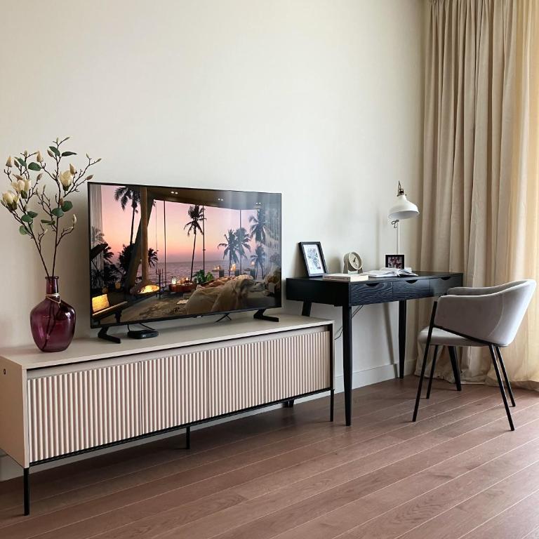 Waterfront Nights - One-Bedroom Apartment - 21