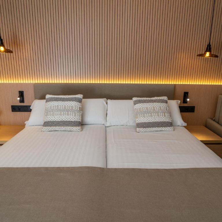 PortBlue Club Pollentia Resort & Spa - Habitación Maris en la planta superior - 2