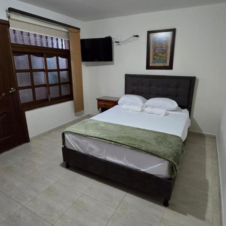 Casa Vieja Alba Inés con Estacionamiento Buga - Superior Queen Room - 7