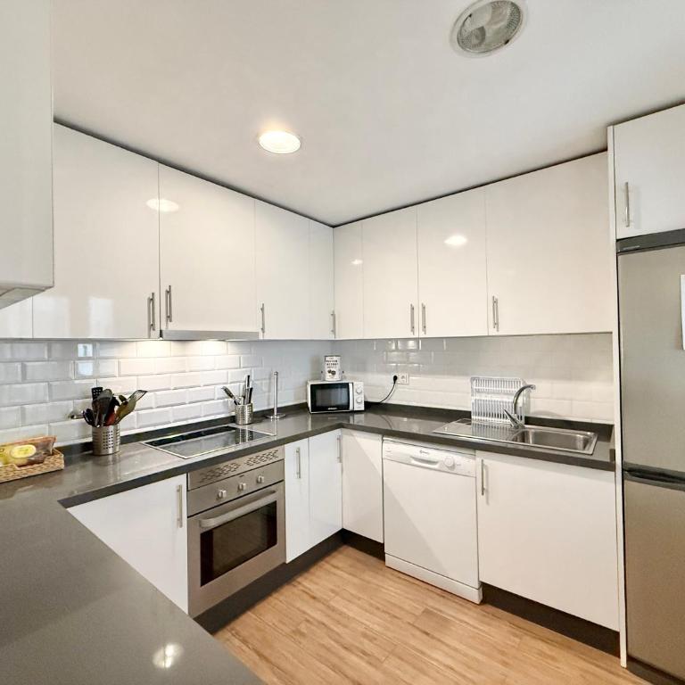The City Center Flat- EaW Homes - One-Bedroom Apartment - 8