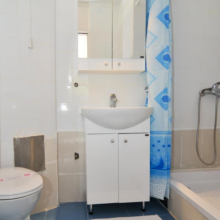 Hotel Kamelija - Double Room with Balcony and Sea View - 5