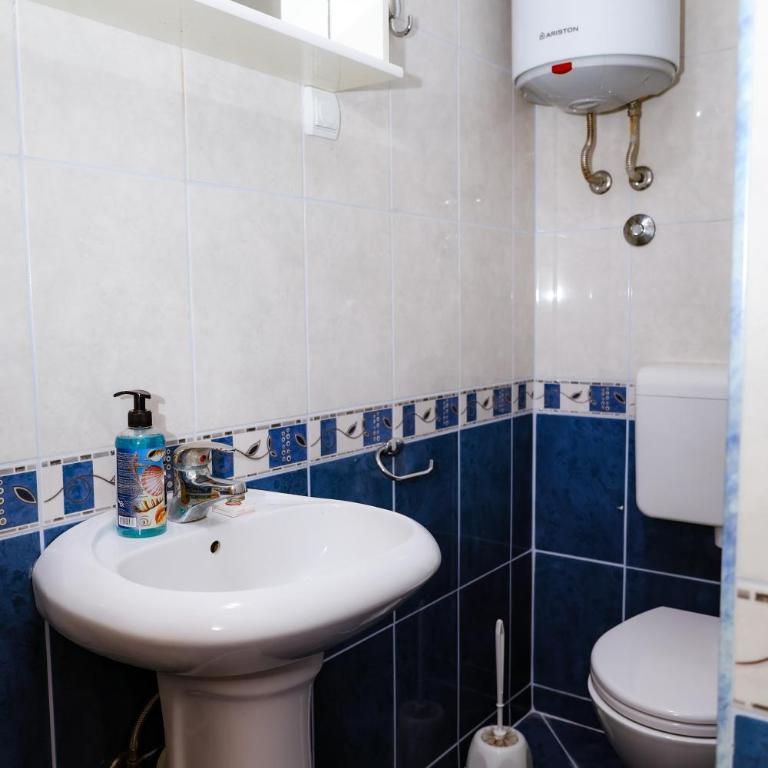Guest House Ivana - Studio with Balcony and Sea View (2 Adults) - 3