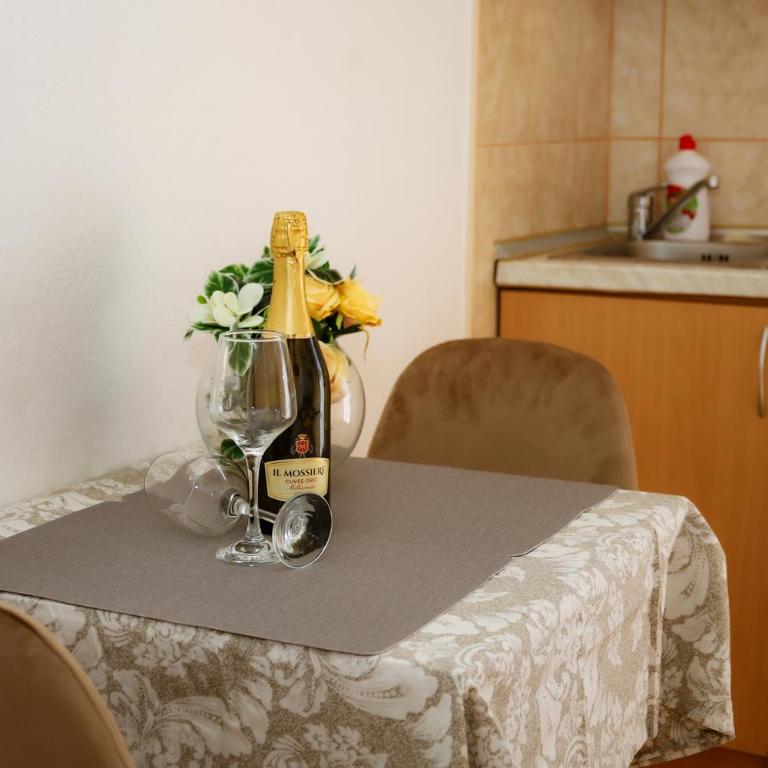 Guest House Ivana - Studio with Balcony and Sea View (2 Adults) - 6