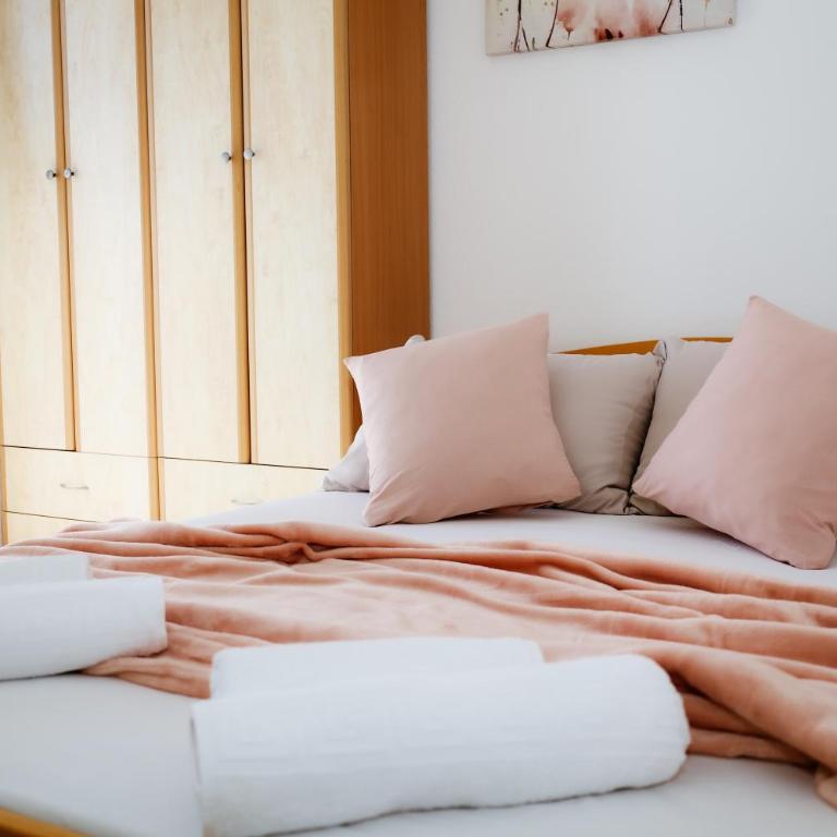 Guest House Ivana - Studio with Balcony and Sea View (2 Adults) - 5