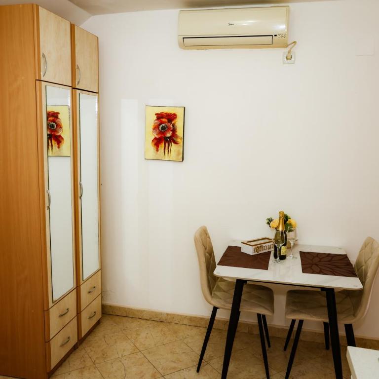 Guest House Ivana - Studio with Balcony and Mountain View (2 Adults) - 18