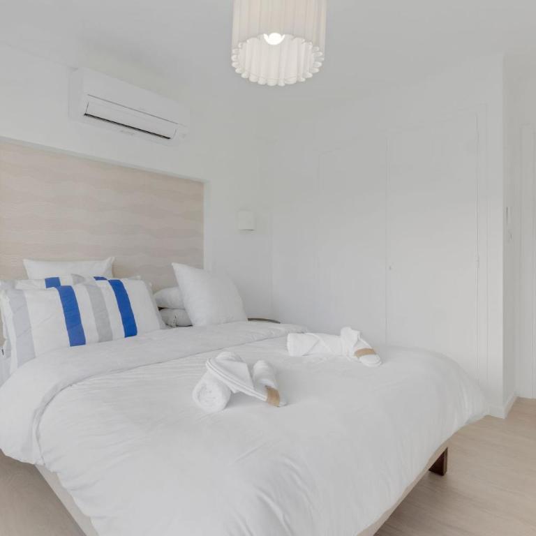 2 chambres - Grand balcon - à 1 min de la plage - Appartement 2 Chambres - 4
