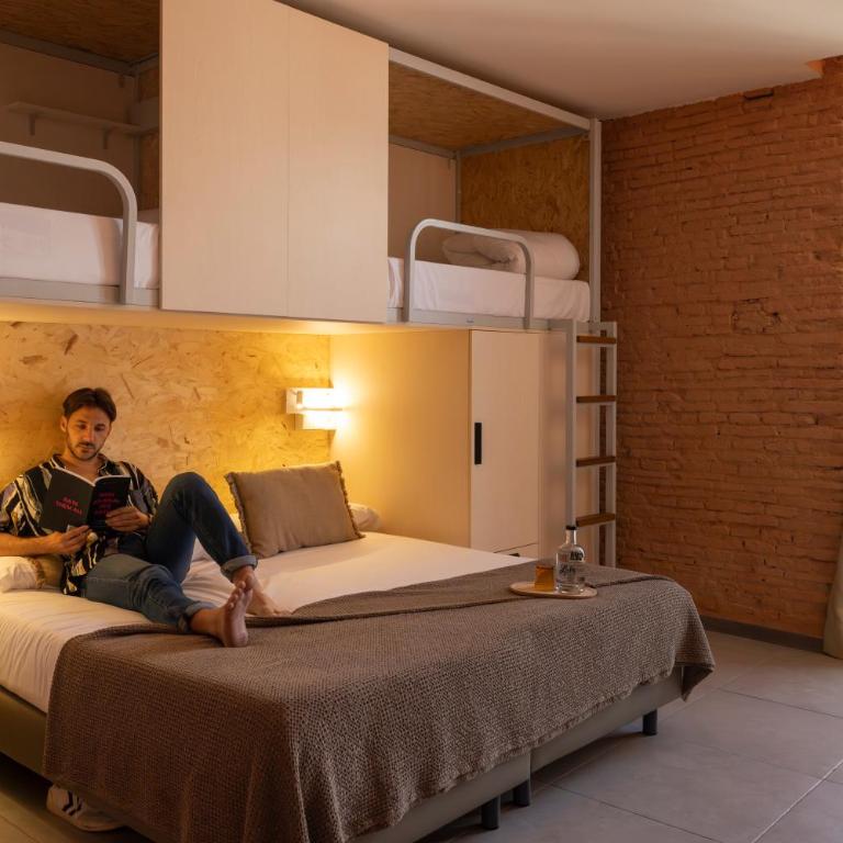 The Loft House Sevilla - Habitación Cuádruple con balcón - 5