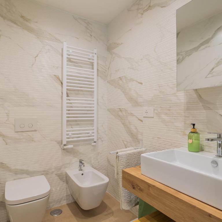 Verdica10 LUXURY HOME - City View & Private Parking - Appartamento con 1 Camera da Letto - 11