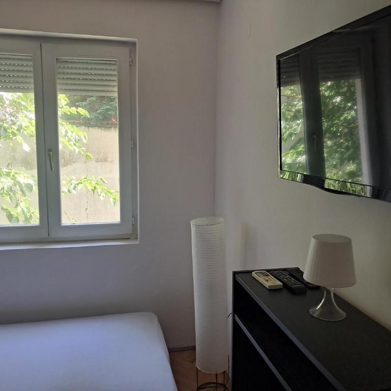 Quiet garden - One-Bedroom Apartment - 13