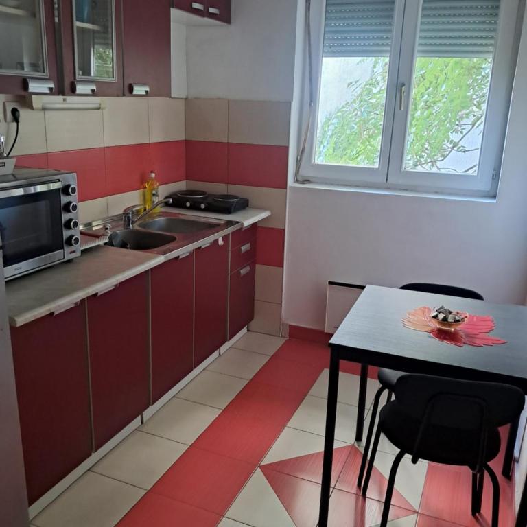 Quiet garden - One-Bedroom Apartment - 8