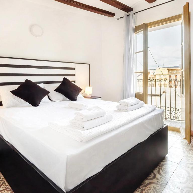 Catalan Charm 3BR w 15 Baths - Apartment - 9