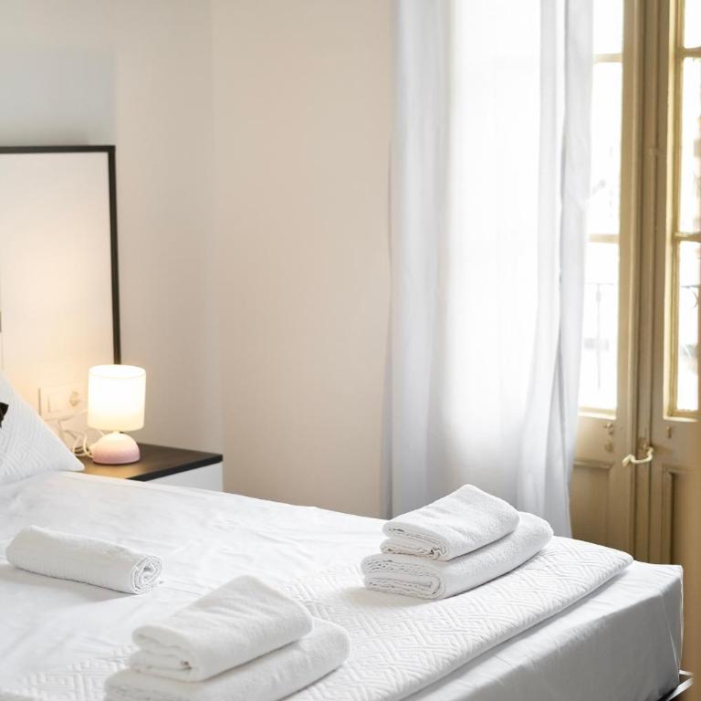 Catalan Charm 3BR w 15 Baths - Apartment - 14