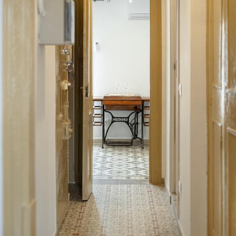 Catalan Charm 3BR w 15 Baths - Apartment - 25