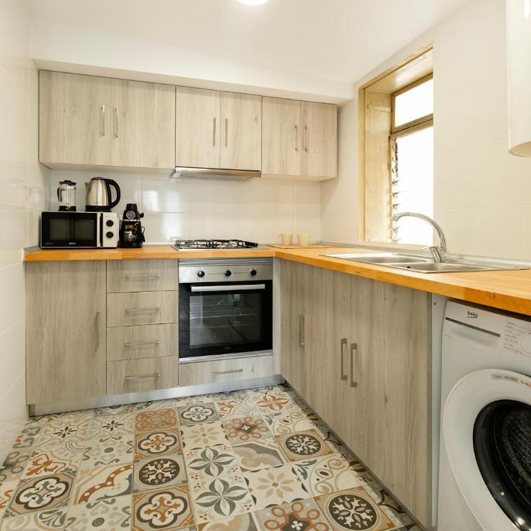 Catalan Charm 3BR w 15 Baths - Apartment - 8