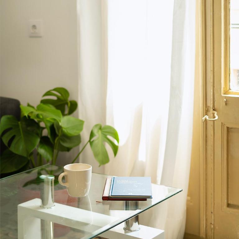 Catalan Charm 3BR w 15 Baths - Apartment - 24