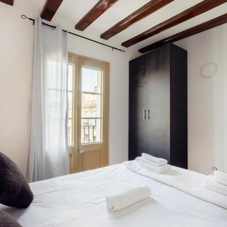 Catalan Charm 3BR w 15 Baths - Apartment - 10