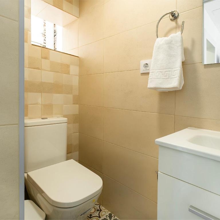 Catalan Charm 3BR w 15 Baths - Apartment - 23