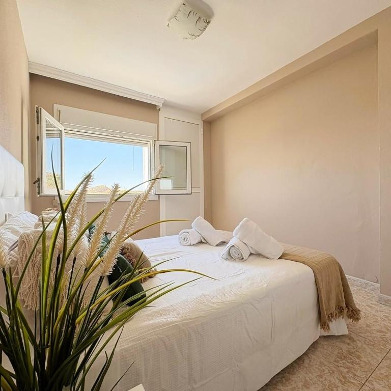 Horizonte Azul Pool & Sea - Cala del Moral, Málaga - Two-Bedroom Apartment - 4