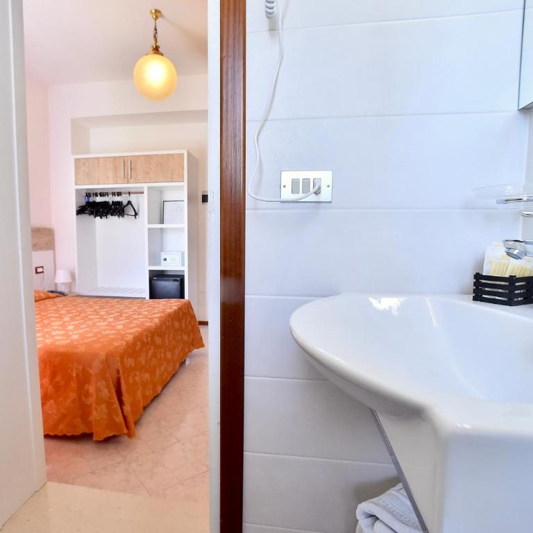 Hotel Di Giovanni - Camera Matrimoniale/Doppia con Letti Singoli - 2