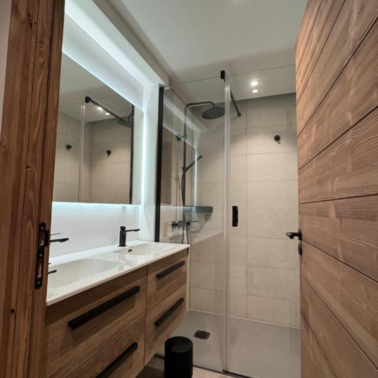 Magnifique 4 pièces de luxe pour 6 personnes - vue exceptionnelle - idéal pour une famille ou des amis - proche des pistes - Méribel Mottaret - Apartment mit 3 Schlafzimmern und Bergblick - 20
