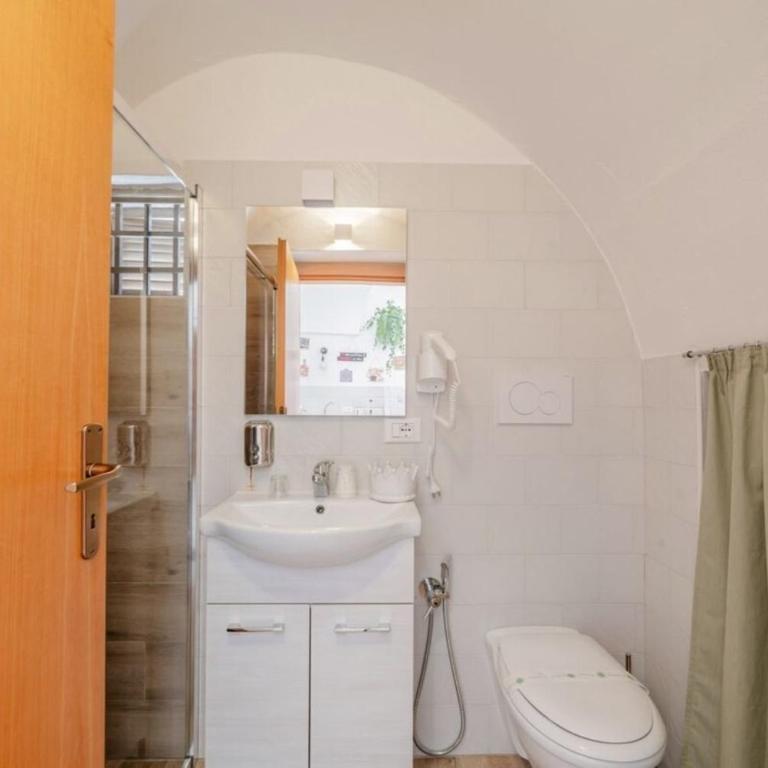 Relax 2 Cuori, Suite with Jacuzzi in Ostuni Historic Center - Deluxe Suite with Spa Bath - 21