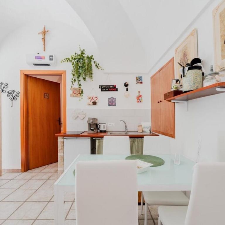 Relax 2 Cuori, Suite with Jacuzzi in Ostuni Historic Center - Deluxe Suite with Spa Bath - 16