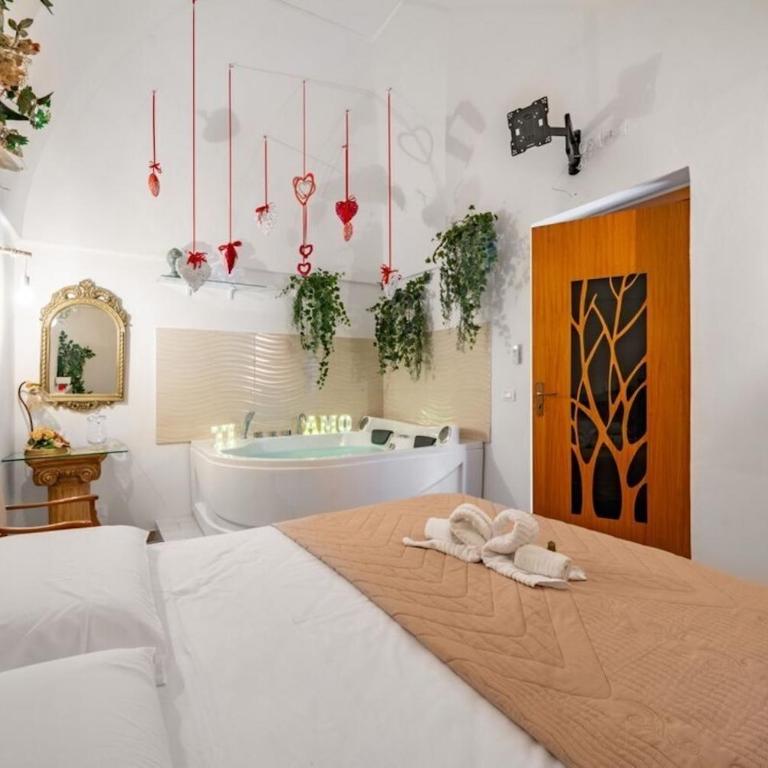 Relax 2 Cuori, Suite with Jacuzzi in Ostuni Historic Center - Deluxe Suite with Spa Bath - 9
