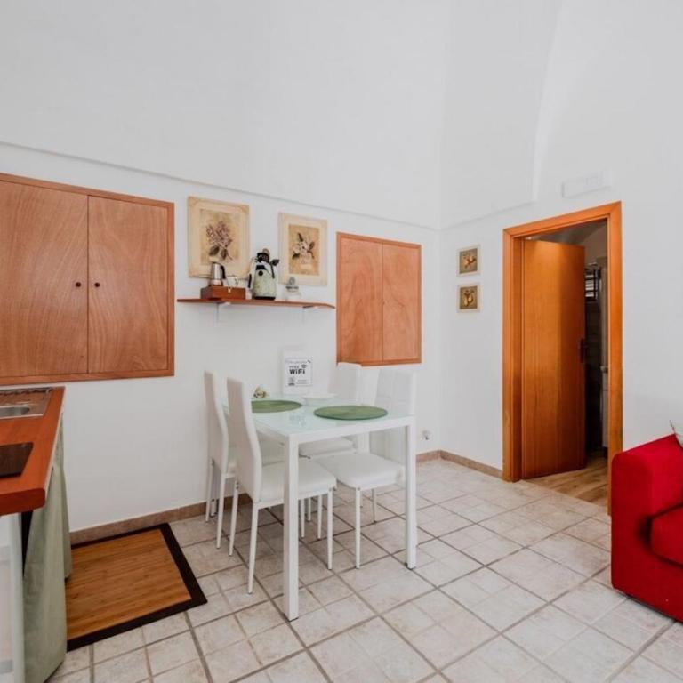 Relax 2 Cuori, Suite with Jacuzzi in Ostuni Historic Center - Deluxe Suite with Spa Bath - 20
