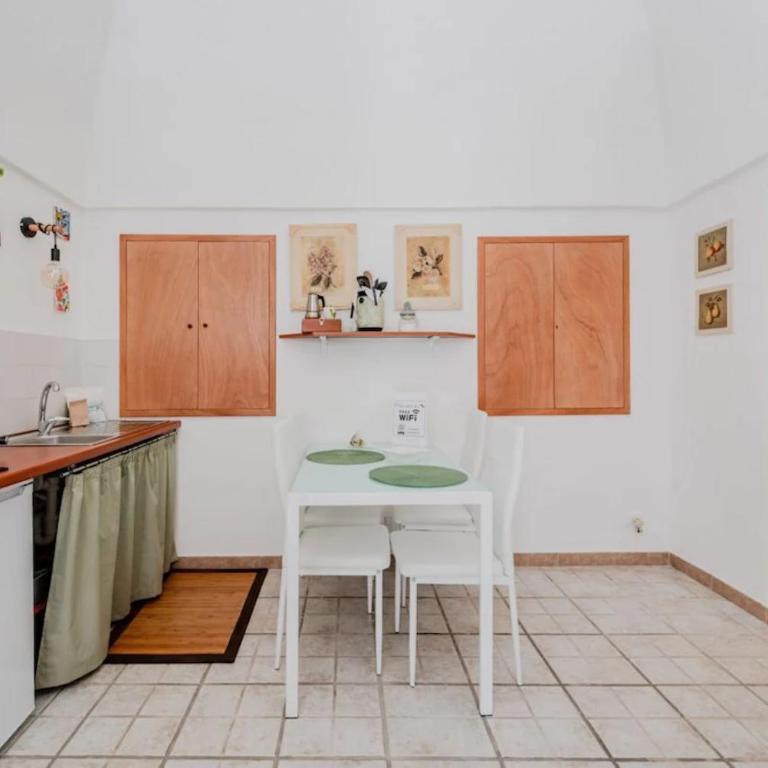 Relax 2 Cuori, Suite with Jacuzzi in Ostuni Historic Center - Deluxe Suite with Spa Bath - 17