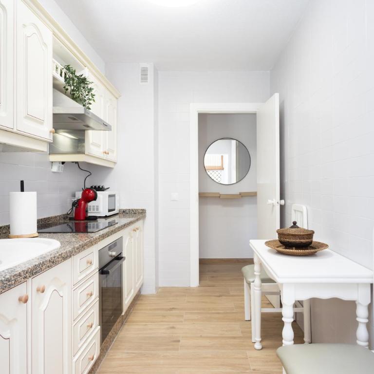Home2Book Beachside Los Cristianos Apt & Pool - Apartamento de 3 dormitorios - 14
