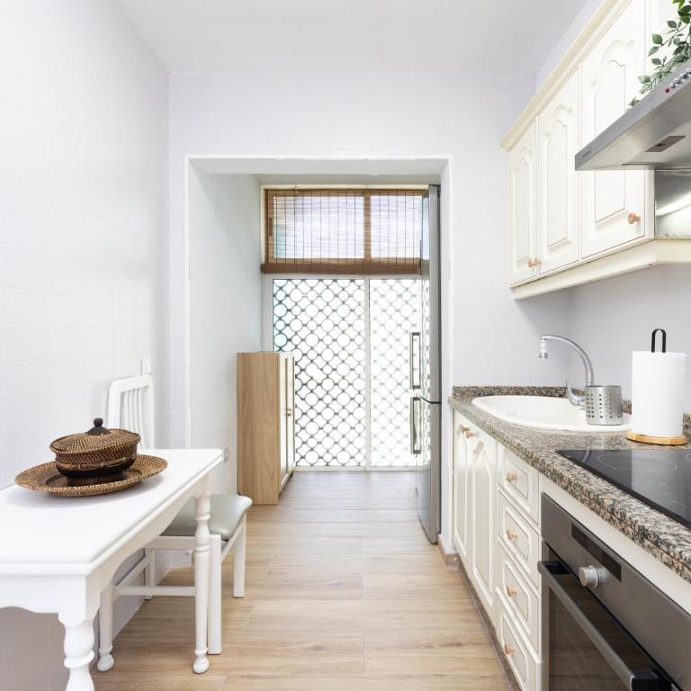 Home2Book Beachside Los Cristianos Apt & Pool - Apartamento de 3 dormitorios - 12
