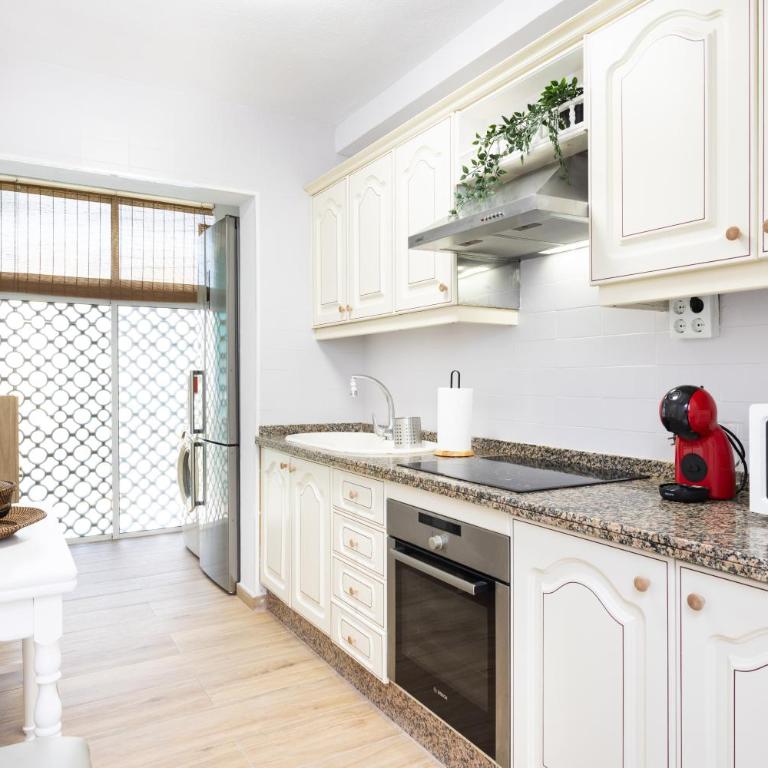 Home2Book Beachside Los Cristianos Apt & Pool - Apartamento de 3 dormitorios - 13