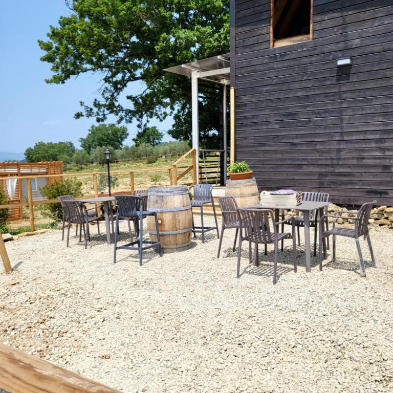 VioVillas Agriturismo Glamping Jacuzzi Arezzo - Bungalow Deluxe comfort con vista Giardino - 18