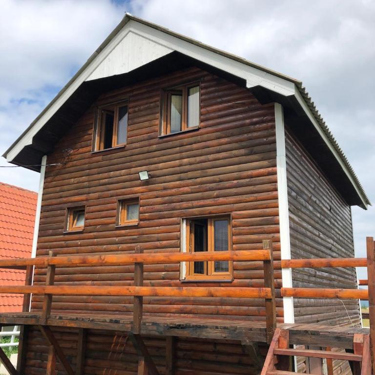 brown bear lodge - Three-Bedroom House - 1