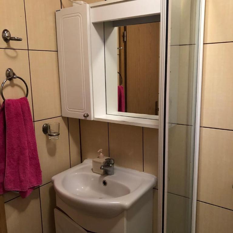 brown bear lodge - Three-Bedroom House - 10
