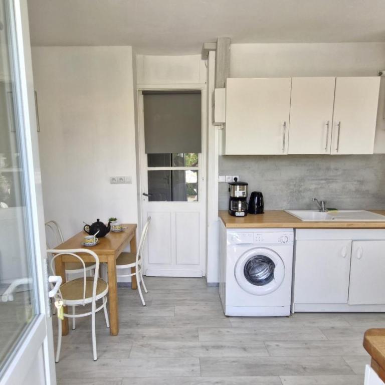 Royan - APPARTEMENT - rez-de-jardin - MARCHE à DEUX PAS PLAGE à 600m - Appartamento - Piano Terra - 2