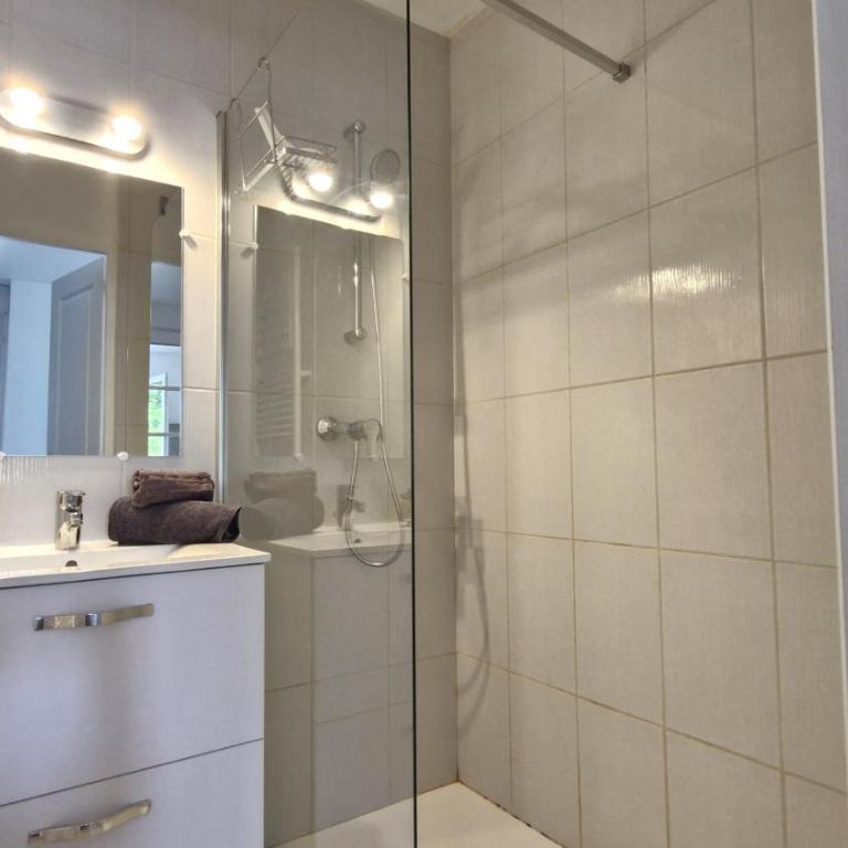 Royan - APPARTEMENT - rez-de-jardin - MARCHE à DEUX PAS PLAGE à 600m - Appartamento - Piano Terra - 16
