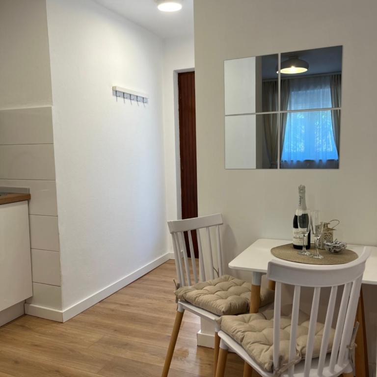 Door 5 Apartment - One-Bedroom Apartment - 7