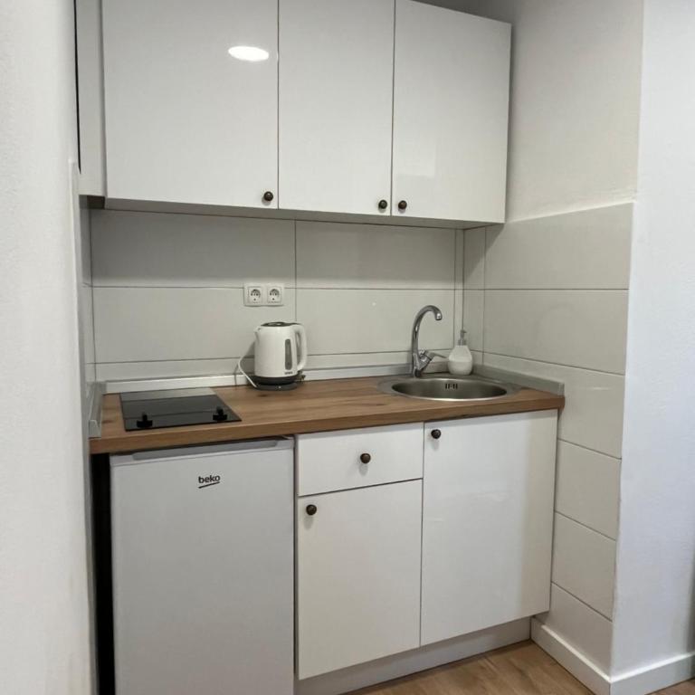 Door 5 Apartment - One-Bedroom Apartment - 11