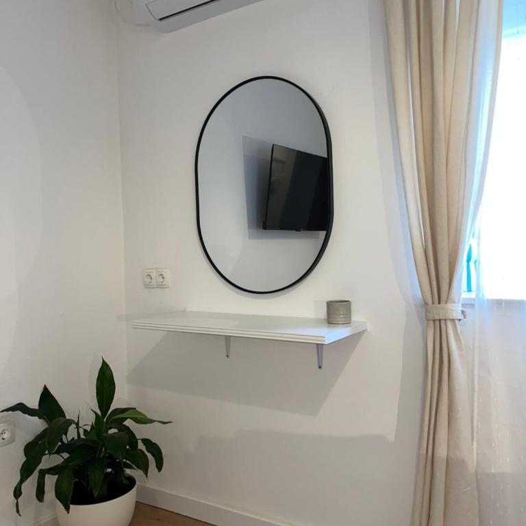 Door 5 Apartment - One-Bedroom Apartment - 6