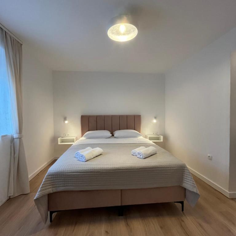 Door 5 Apartment - One-Bedroom Apartment - 4