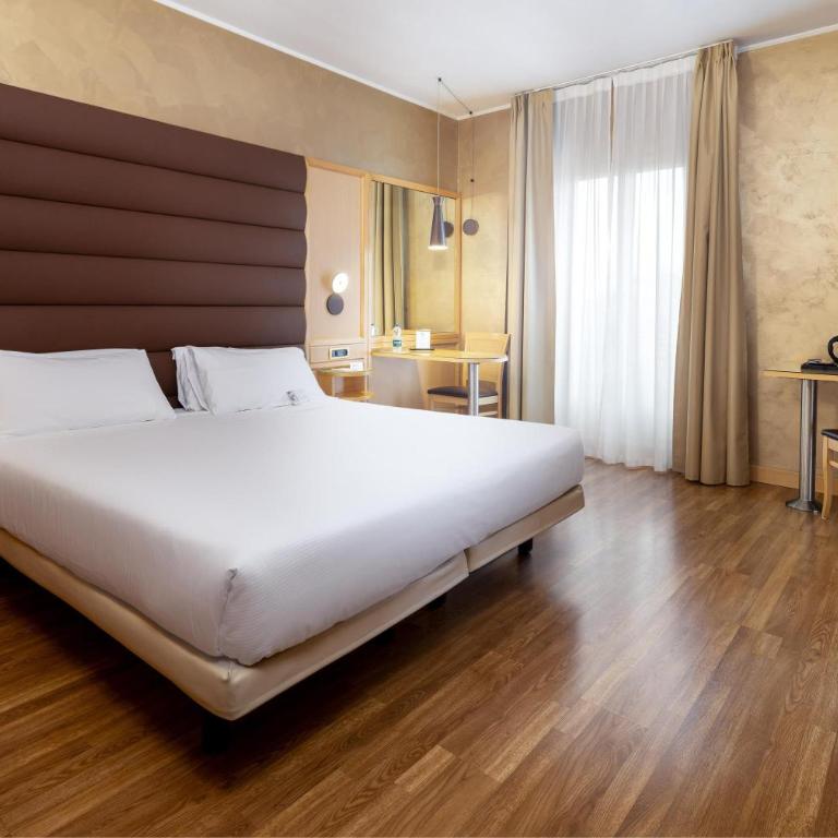 Best Western Hotel Luxor - Superior Queen Room with View - 2