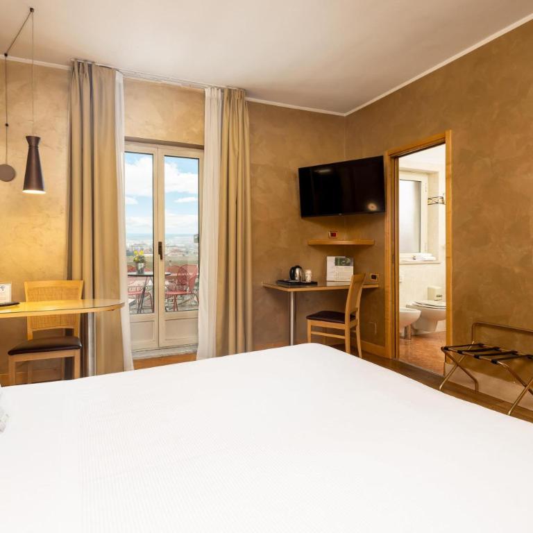 Best Western Hotel Luxor - Superior Queen Room with View - 3