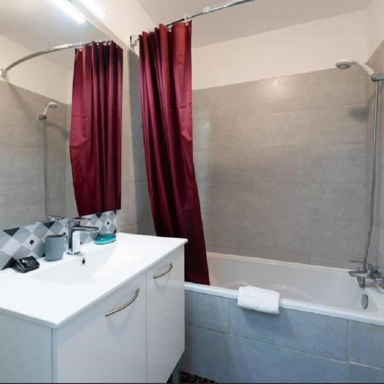 LE CARDIFF avec grand balcon, piscine et parking, un fabuleux appartement familial en basse Californie - Apartment mit 2 Schlafzimmern - 15