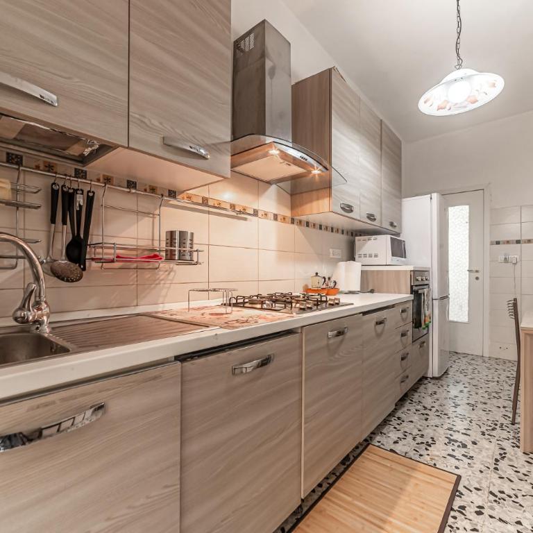 Vacanze Romane - Metro Teano & Wi-Fi - Appartamento Superior con 2 Camere da Letto - 2