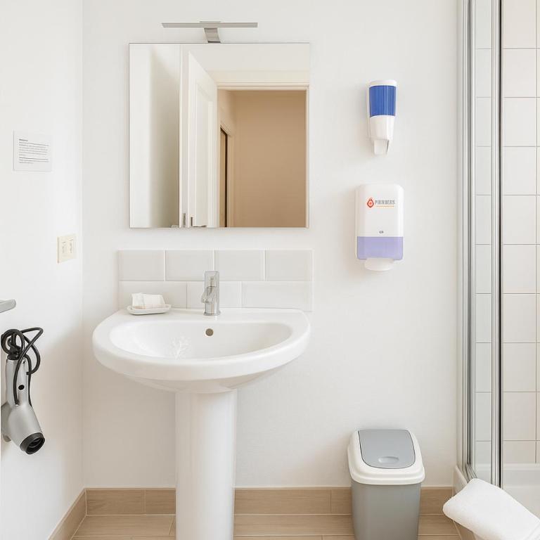 Roma Talenti Breme B&B - Camera Tripla con Bagno Privato Esterno - 20