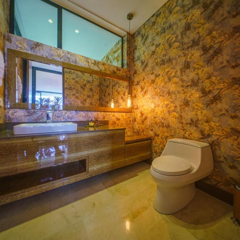 Luxury Mansion 8 Bed, Heated Pool, Jacuzzi & Gym - Villa - 27